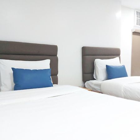 Airobedz Makati - A Value Hotel Manila Esterno foto
