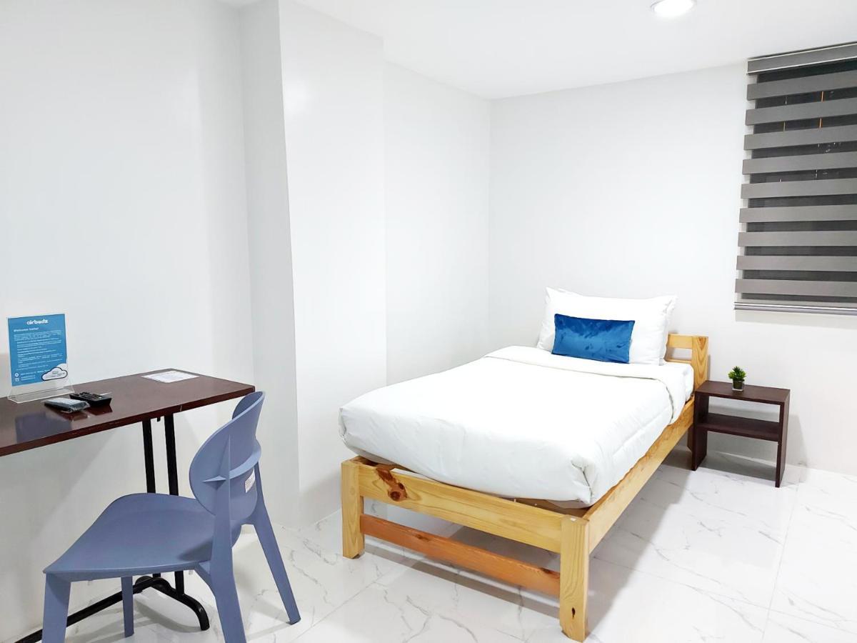 Airobedz Makati - A Value Hotel Manila Esterno foto