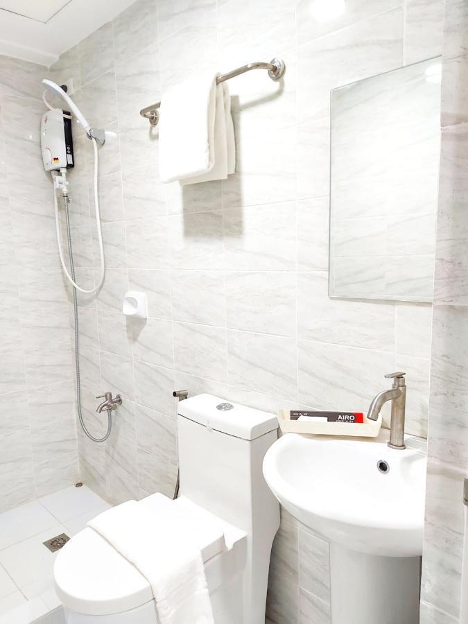 Airobedz Makati - A Value Hotel Manila Esterno foto