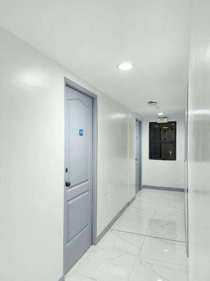 Airobedz Makati - A Value Hotel Manila Esterno foto
