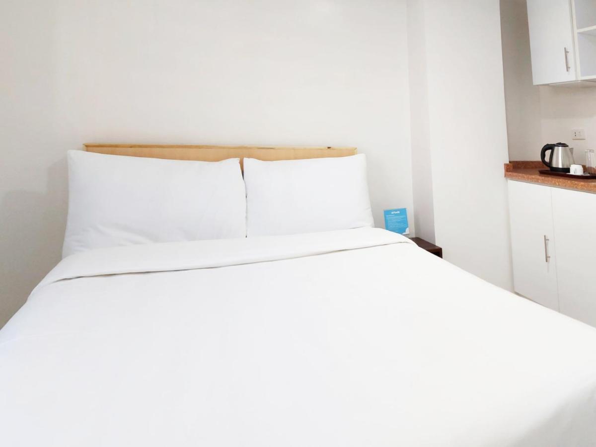 Airobedz Makati - A Value Hotel Manila Esterno foto