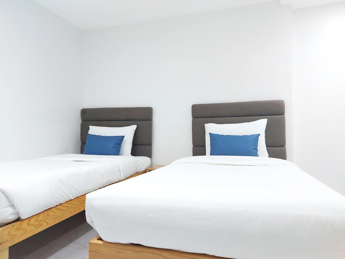 Airobedz Makati - A Value Hotel Manila Esterno foto