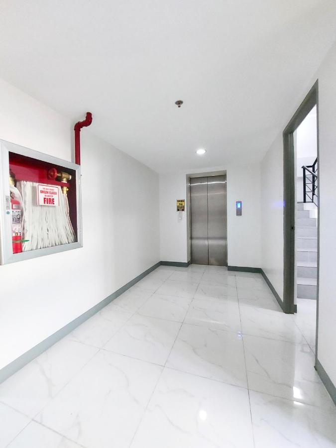 Airobedz Makati - A Value Hotel Manila Esterno foto